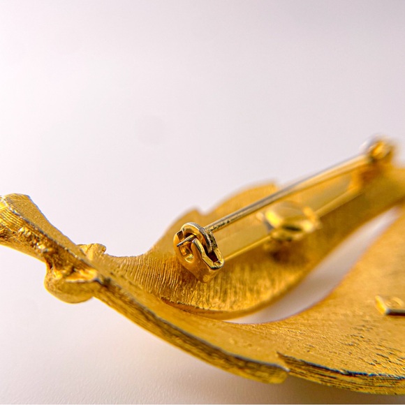 Vintage JJ Jonette Signed Textured Dark Gold Tone Leaf Pin Brooch. 1”x2.125” - Picture 7 of 7
